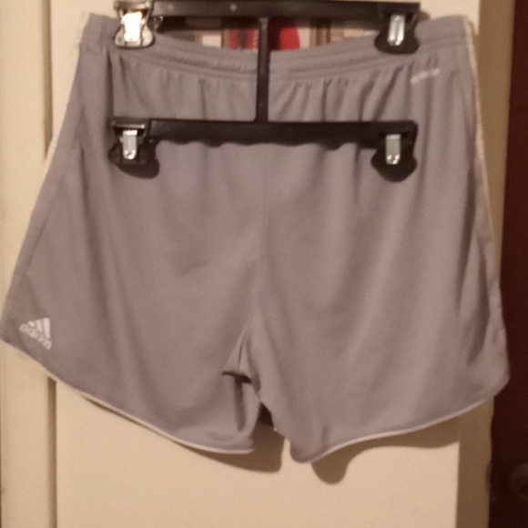 Adidas shorts female size xlarge.never worn. - Picture 2 of 2